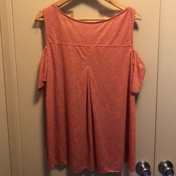 Cold shoulder top - Picture 2 of 5